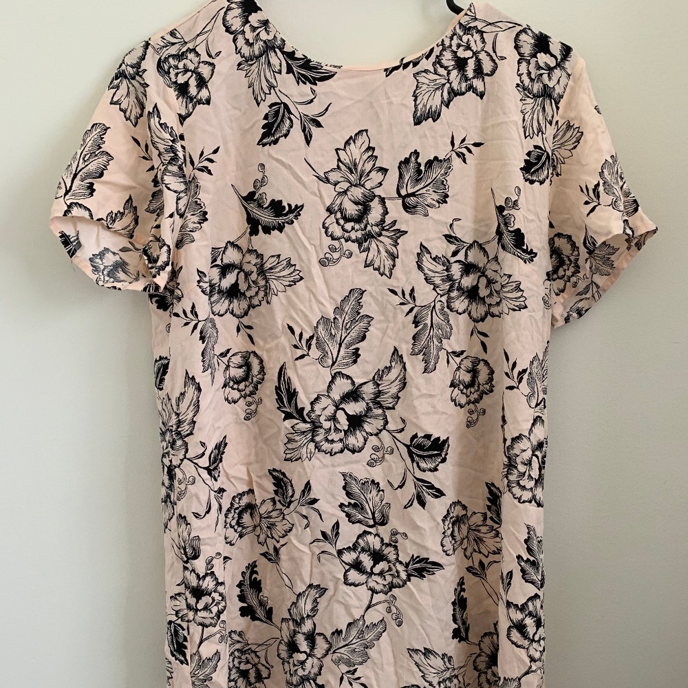 FOREVER 21 T-shirt style floral dress